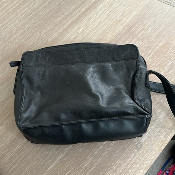 Giani Bernini Crossbody Black Leather - Picture 5 of 5